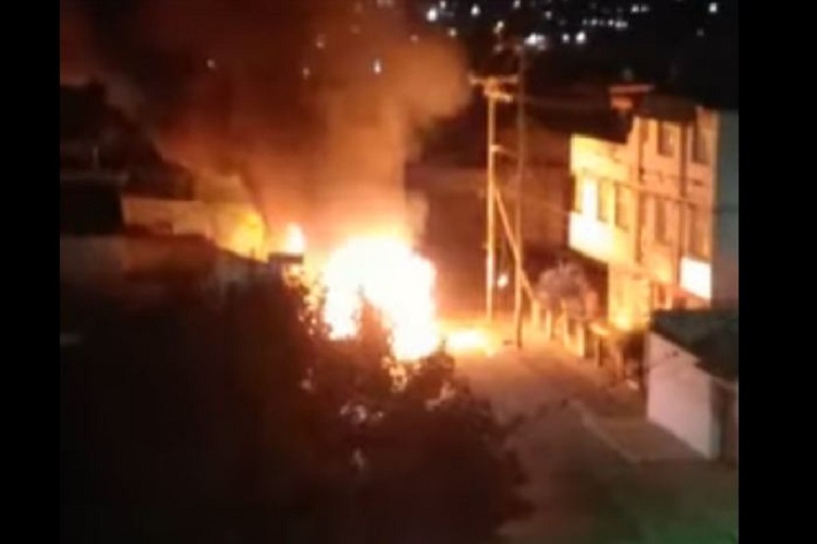 Autobús arde en llamas en Barquisimeto