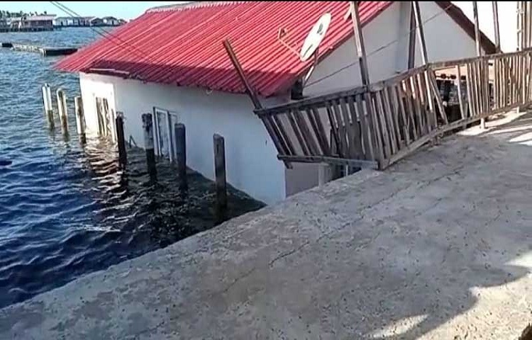 Zulia: Casas palafitos se hunden en las aguas del Lago