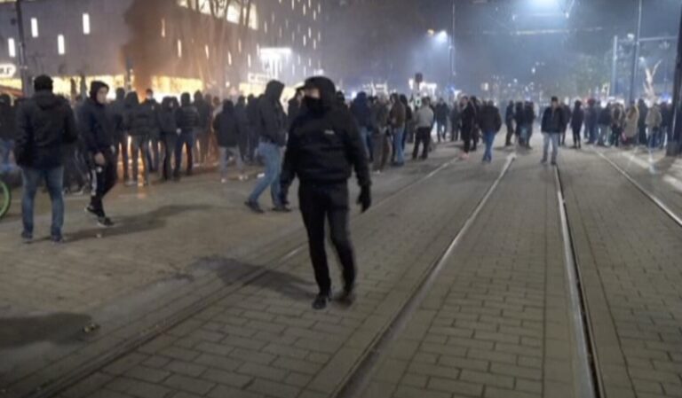Arrestan a más de 20 personas en Holanda en protestas contra restricciones por la pandemia