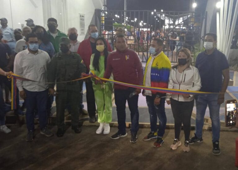 Entregan primera fase de modernización del Polideportivo Manaure