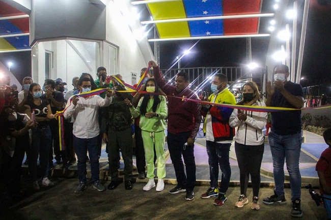 Gobernador entregó Polideportivo Manaure transformado y modernizado