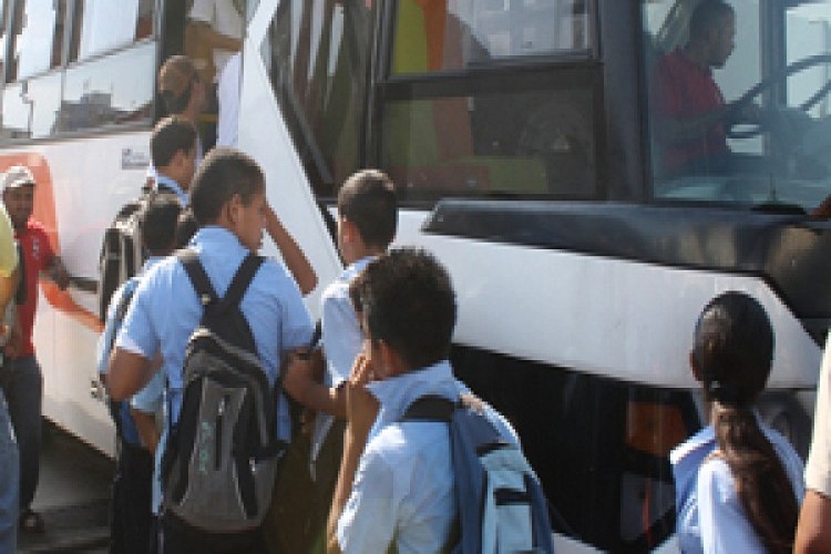 Solicitan a transportistas mantener el pasaje estudiantil hasta diciembre