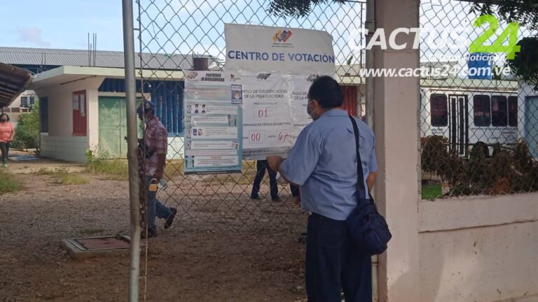 En Falcón algunos electores no han logrado votar porque no aparecen en el registro electoral (+Fotos)
