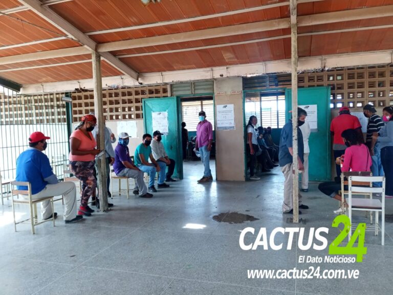 Con normalidad y rapidez electores ejercen su voto en Carlos Diez del Ciervo en Antiguo Aeropuerto