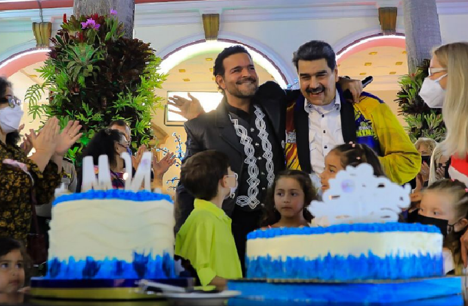 Pablo Montero le canta a Nicolás Maduro por su cumpleaños
