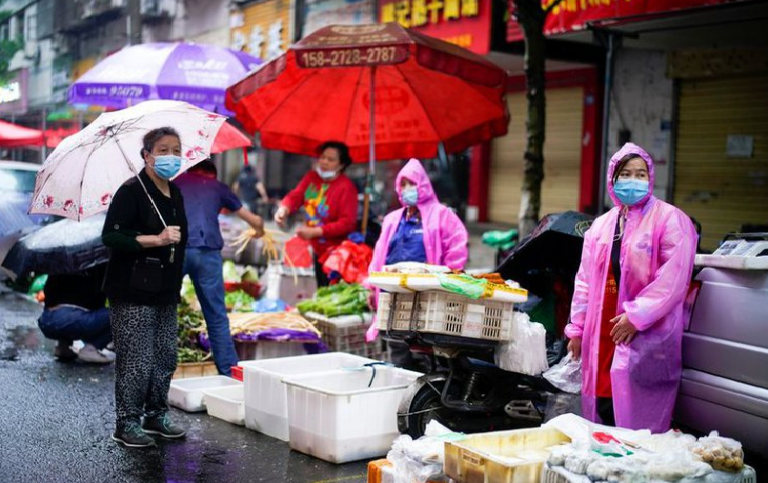 Vendedora de Wuhan sería la “paciente cero” de la pandemia, según un estudio de EEUU