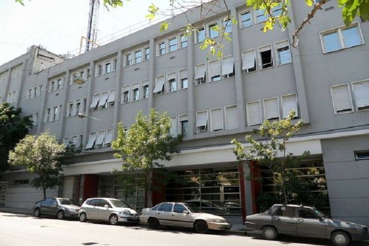 Sede del diario Clarín en Argentina fue atacada por bombas molotov