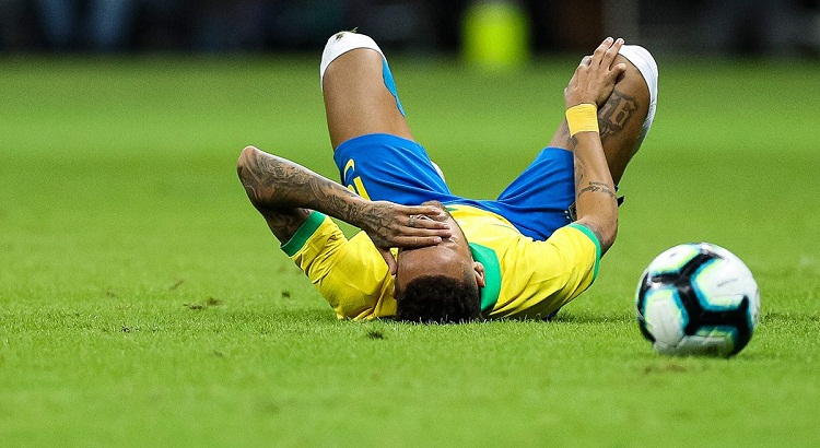 Neymar baja por lesión en el Argentina-Brasil