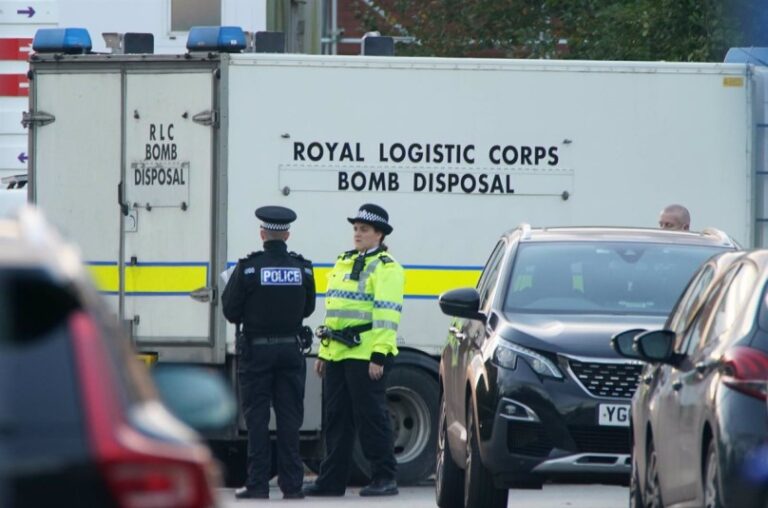 Reino Unido eleva a «grave» el riesgo de amenaza terrorista tras explosión de taxi en Liverpool