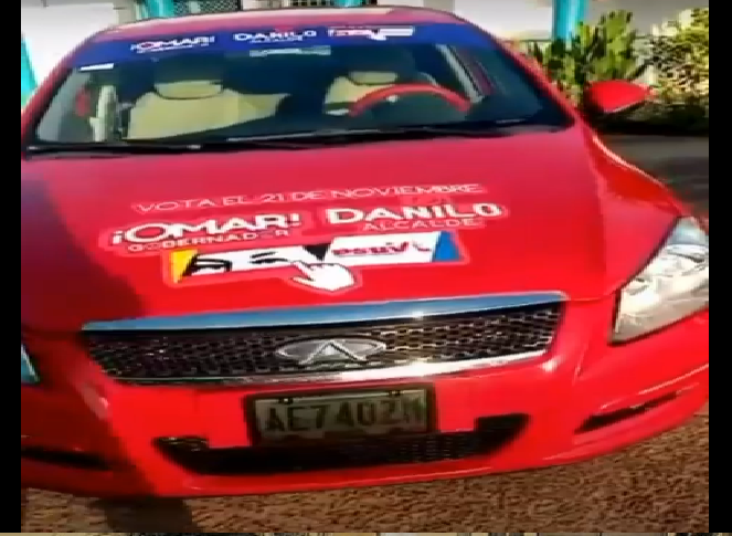 Aseguran que candidato chavista rifa un carro en el Zulia: “El ticket es votar» (+VIDEO)