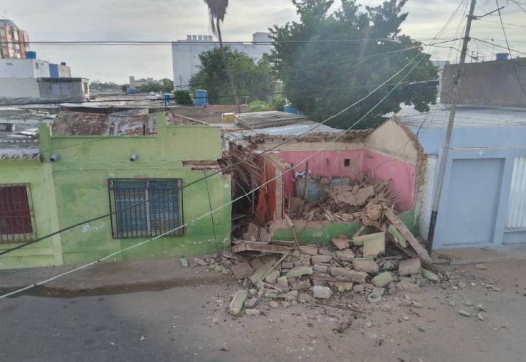 Colapsa vivienda en la calle México del Centro de Punto Fijo