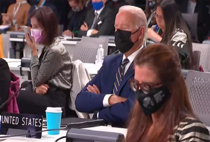 Biden se queda dormido durante la conferencia por el cambio climático