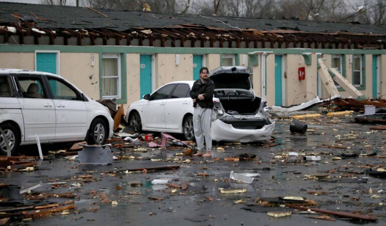 Confirman 88 muertos por los tornados en Estados Unidos