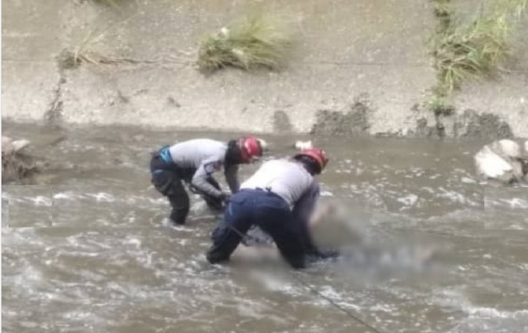 Encuentran cadáver flotando en las aguas del río Guaire