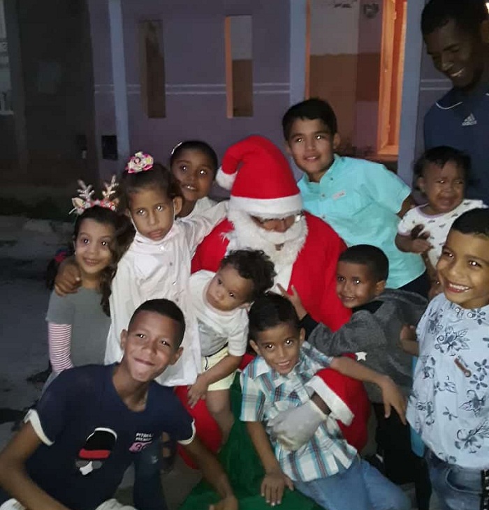 Santa llevó regalos a niños de El Oasis (Fotos)