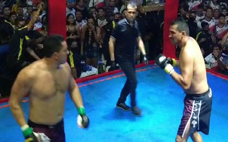 Un alcalde y exconcejal resolvieron sus diferencias en una pelea de MMA (+video)