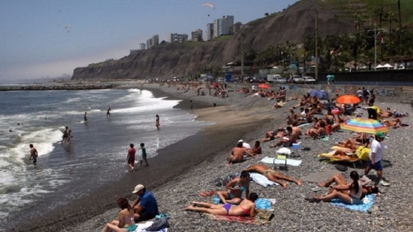 Perú cierra sus playas el 31 y 1 de enero para evitar la propagación del covid-19