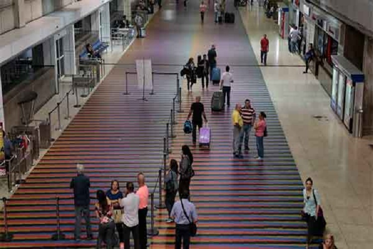 Inac extiende restricciones de vuelos internacionales hasta enero