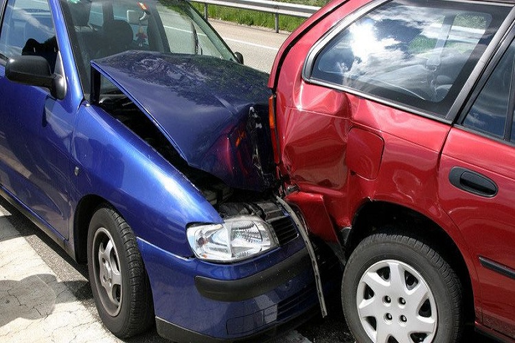 Choque entre vehículos deja tres lesionados en La Vela