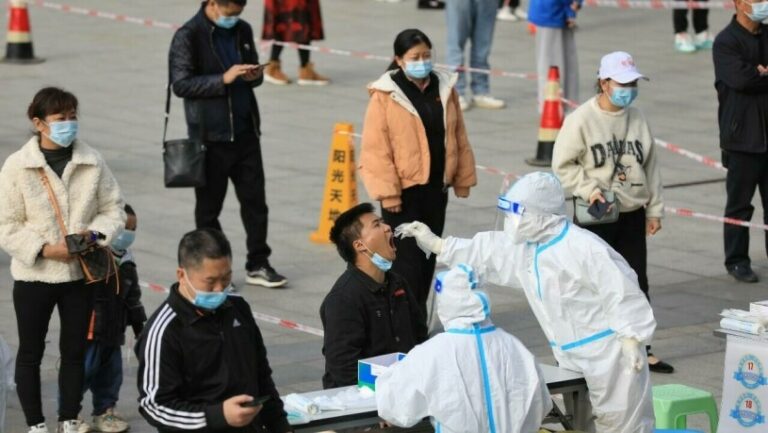 China amplía el confinamiento mientras el virus repunta en Europa y EEUU