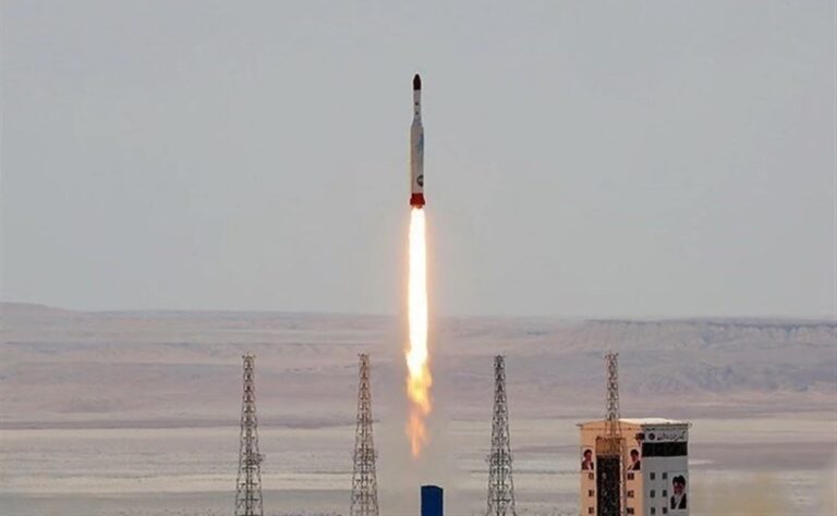 Irán anuncia lanzamiento de cohete espacial con equipos de investigación