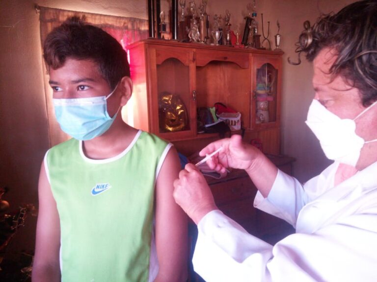 En Los Taques se inició  vacunación a la población de 3 a 18 años