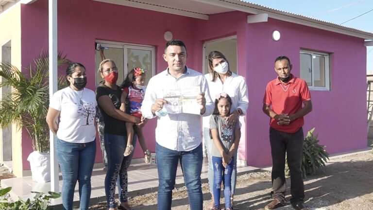 Alcalde Henry Hernández cumplió sueño a familia Armado Humbría entregando vivienda digna