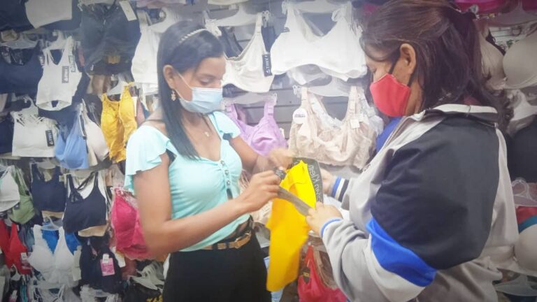 Usar ropa íntima amarilla, una tradición que se marchita en Punto Fijo