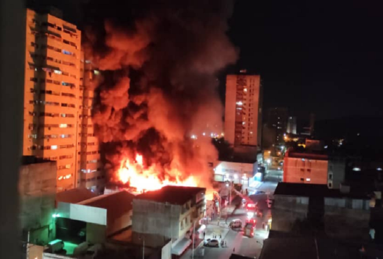 Se incendió una venta de víveres en Maracay (+Video)