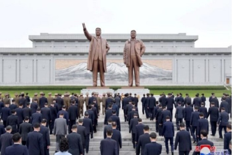 Prohíben reír el día de la muerte del dictador Kim Jong-il
