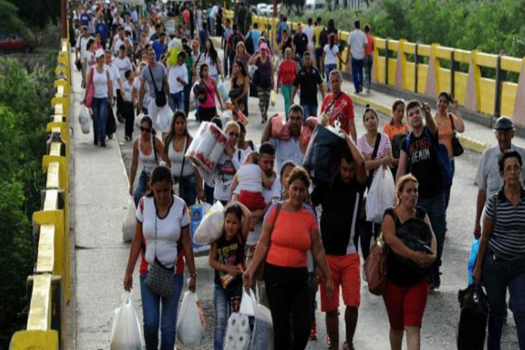 Sociólogo: Salen más de mil personas diariamente de Venezuela