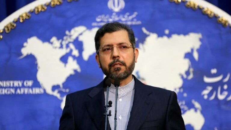 Irán acusa a Francia de «desestabilizar» la región vendiendo armas