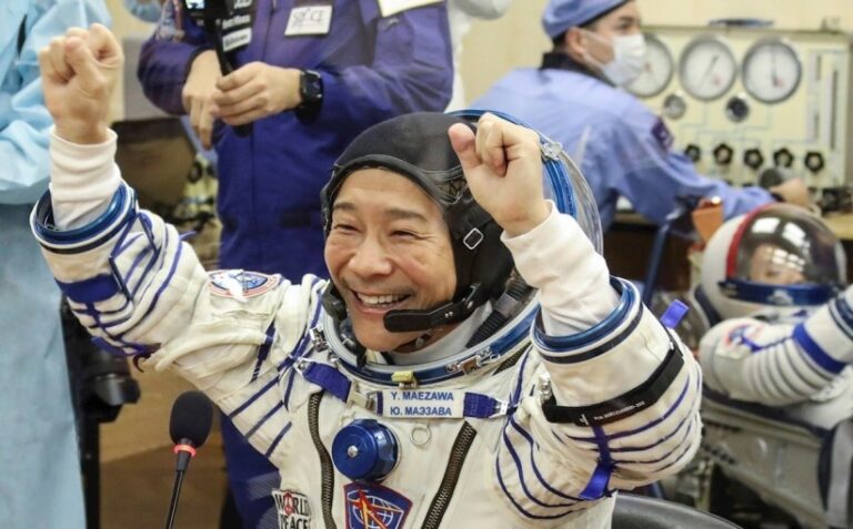 Rusia vuelve al turismo espacial y lanza al espacio a un multimillonario japonés