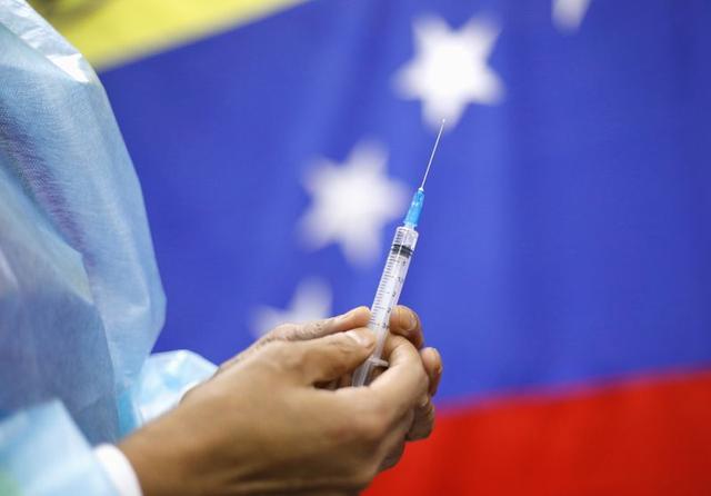 Venezuela iniciará en enero aplicación de refuerzos contra el COVID-19