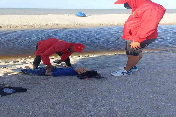 Rescatan a venezolano que casi se ahoga en la Guajira colombiana