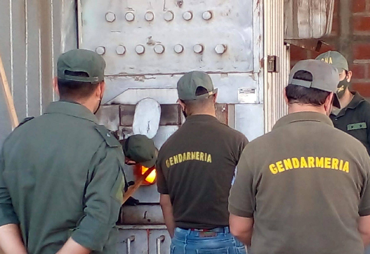 Policía quemó toneladas de marihuana y el humo enloqueció al pueblo