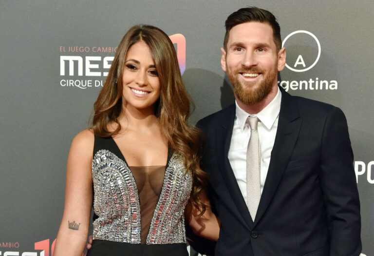 Messi se comporta como un caballero con su esposa  en la gala del Balón de oro
