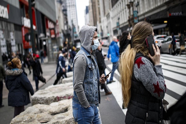 Nueva York impone el uso de mascarillas en espacios públicos