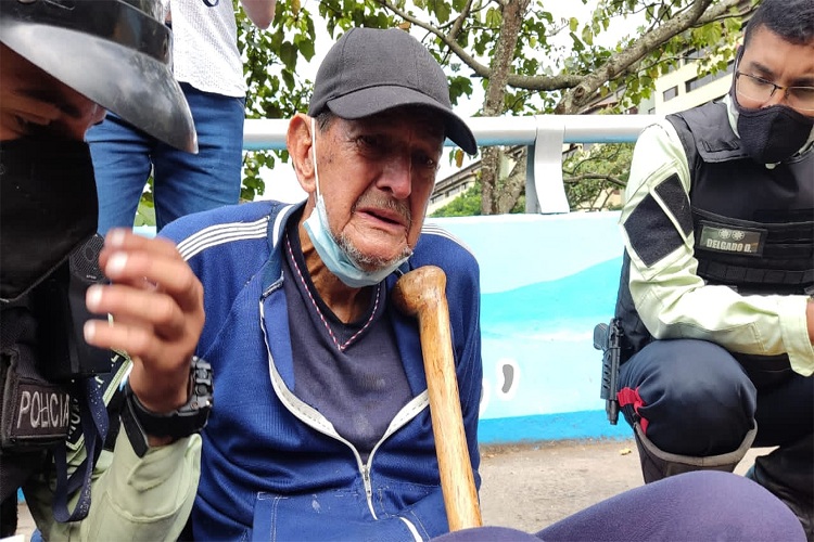Un abuelo intenta lanzarse al vacío en Táchira