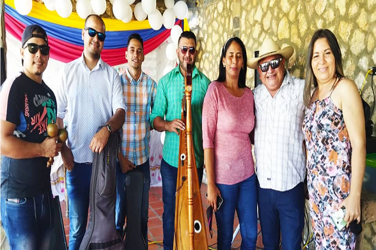 Brindan homenaje a educadores jubilados del municipio Falcón