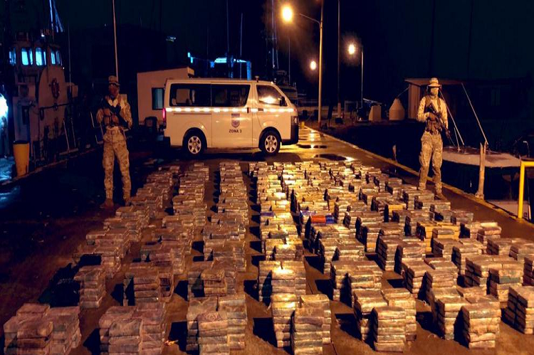 Incautan 2.560 paquetes de cocaína y arrestan a 6 colombianos en Panamá