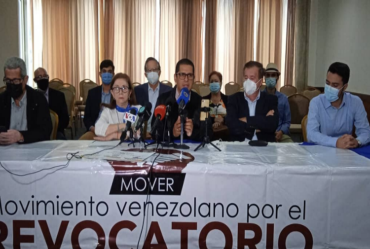 Grupo opositor presentó al CNE solicitud para la activación del revocatorio contra Maduro