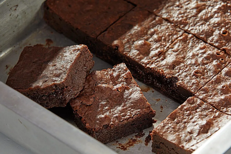 Le dio por error brownies de marihuana a un grupo de ancianos