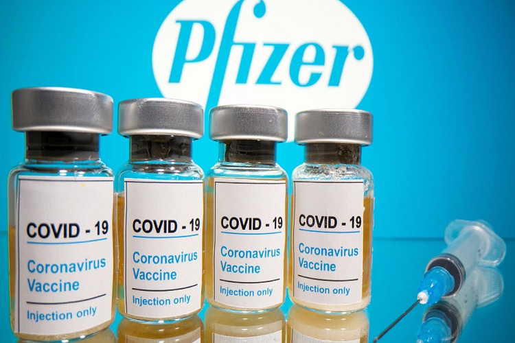 Pfizer espera tener nueva vacuna contra ómicron en marzo