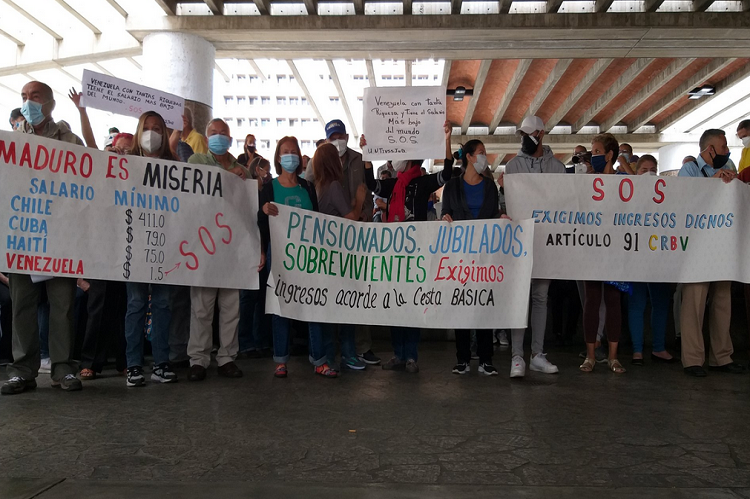 Jubilados y pensionados del IVSS protestan por  aumento de sus asignaciones