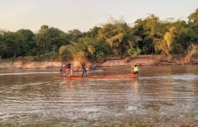 Mueren ahogados tres jóvenes mientras eran bautizados en un río