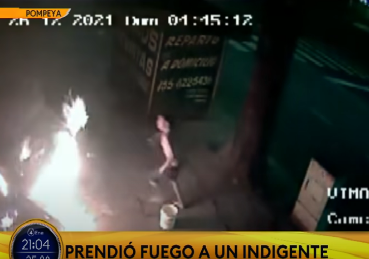 Mujer le prendió fuego a un indigente mientras dormía (+video)