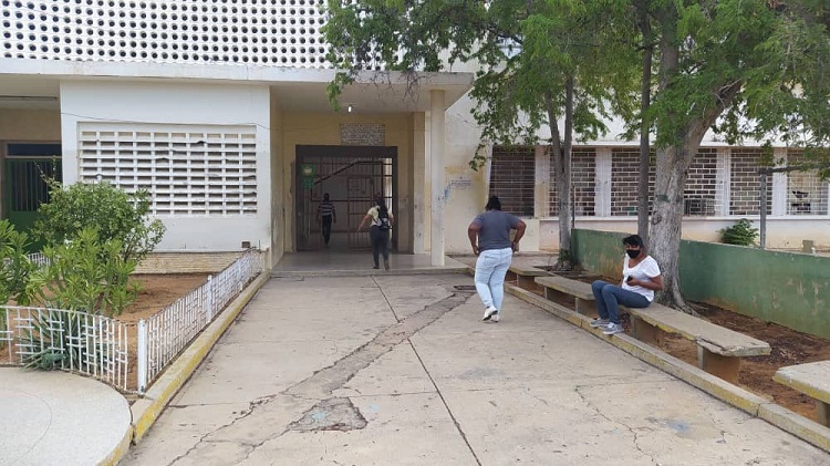 Talaveristas se unen en actividad pro-fondos para rescatar las instalaciones del primer liceo de Punto Fijo