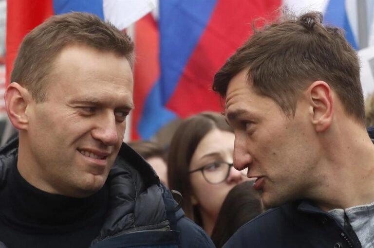 Rusia ordena arrestar al hermano del opositor Navalni