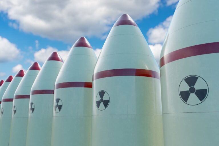 Cinco potencias se comprometen a evitar la proliferación nuclear